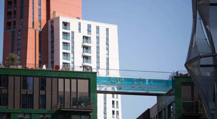 Dünyanın ilk “gökyüzü havuzu” faaliyete geçti